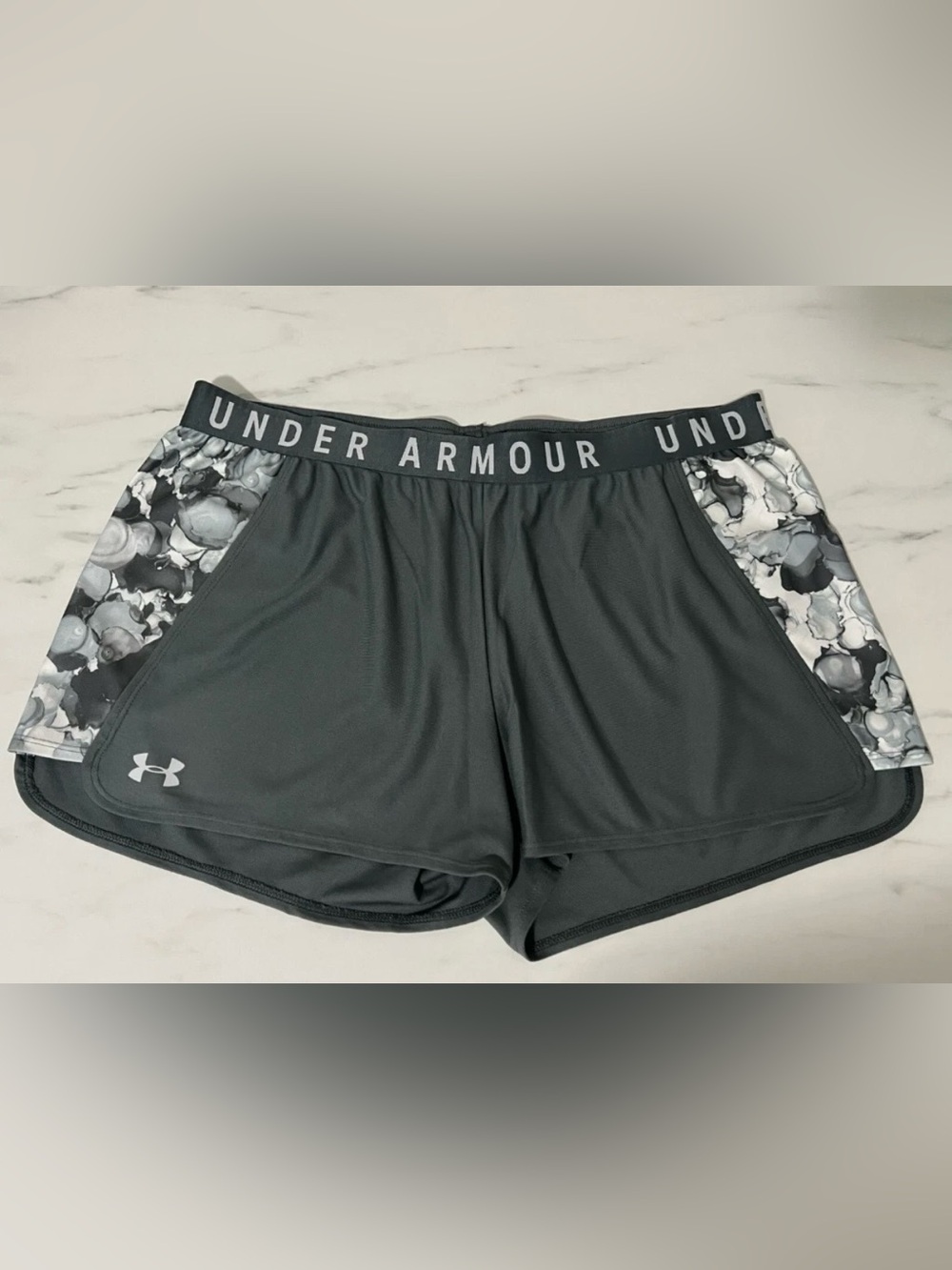 XL Womens UNDER ARMOUR HeatGear Gray Printed Shorts Loose Print Gym Fitness